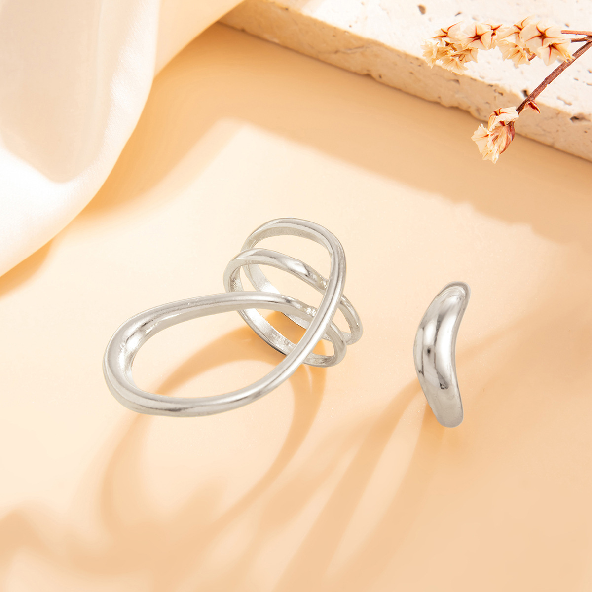 Złoty Minimalistyczny Nieregul – Wrap Ring Gold recenzja i cena